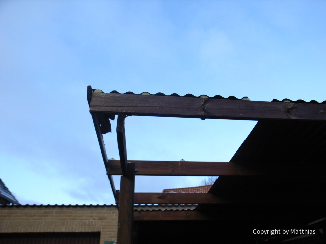 Wenn der Wind "blässt", dann fehlt dem Carport das Dach ;-)