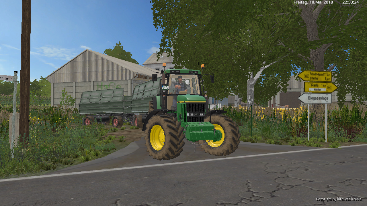 John Deere 7810 beim Mais fahren