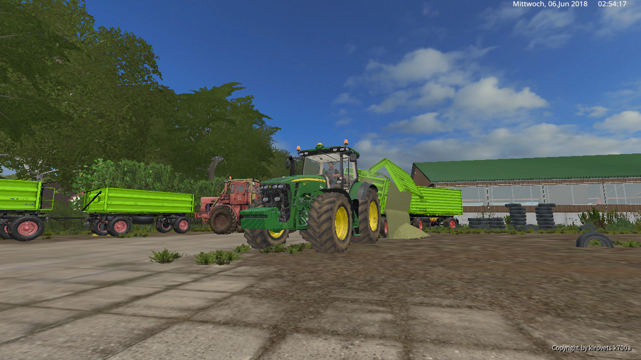 John Deere 8270R beim Grasfahren