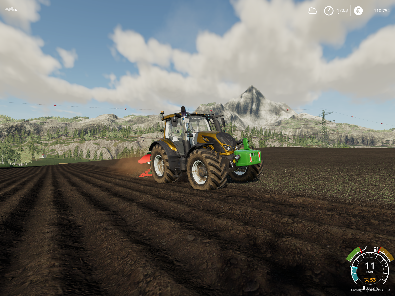 Valtra N beim pflügen